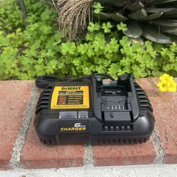 DEWALT 6 Amp Fast Battery Charger