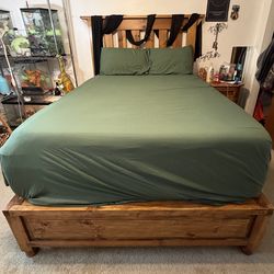 Wooden heavy duty bedroom set