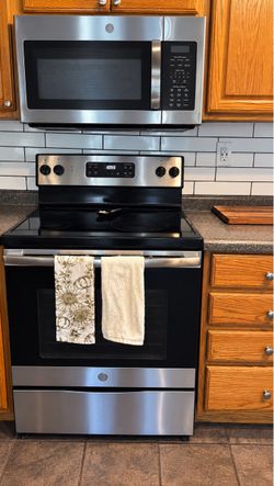 GE Stainless Steel Electric Range and Microwave Set