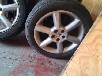 4 rims and tires good condition Nissan Maxima stocks