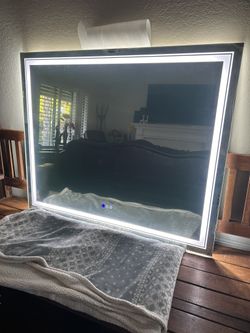 Lighted Make Up Mirror (48 X 40)