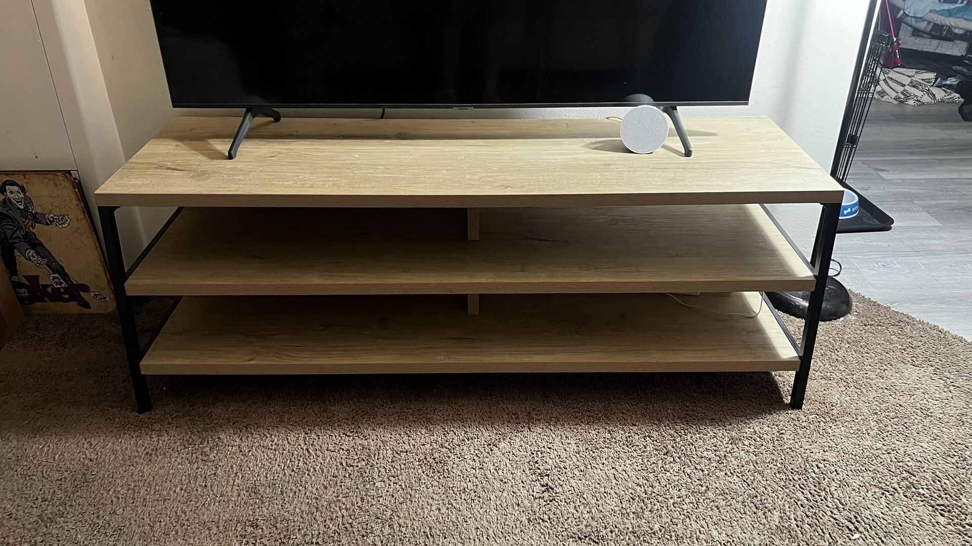 TV Stand (FREE)