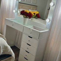 Make Up Vanity 
