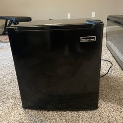 Mini Fridge Magic Chef 