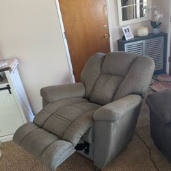 La-Z-Boy Maverick Power Recliner – Like New