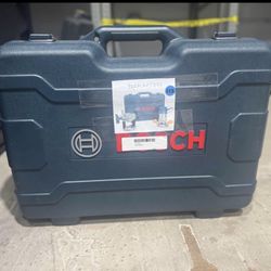 Bosch 12 Amp 2-1/4 Horse Power Corded Peak Variable Speed Plunge and Fixed Base Router Kit with Hard