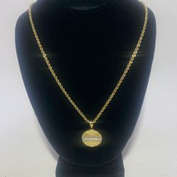 9.4g 14k Gold Chain And Last Supper Pendant. 