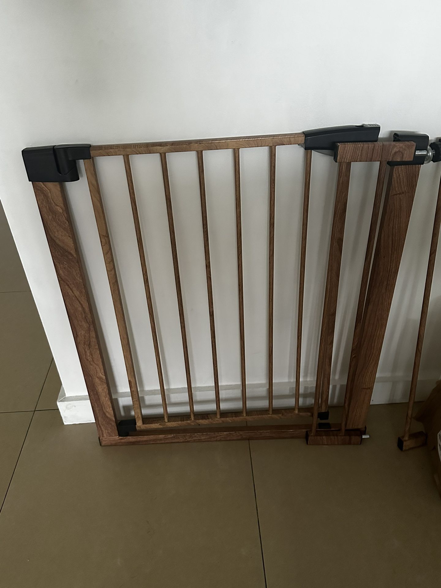 Metal Baby Gate with Wood Pattern, 29-40" Easy Install Pressure Mounted Dog Gate, Ideal for Stairs and Door