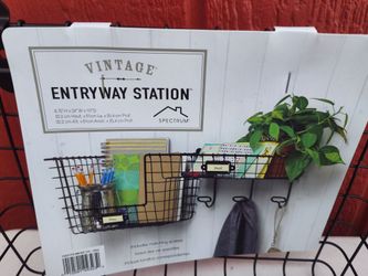 Metal Vintage entryway station organizer
