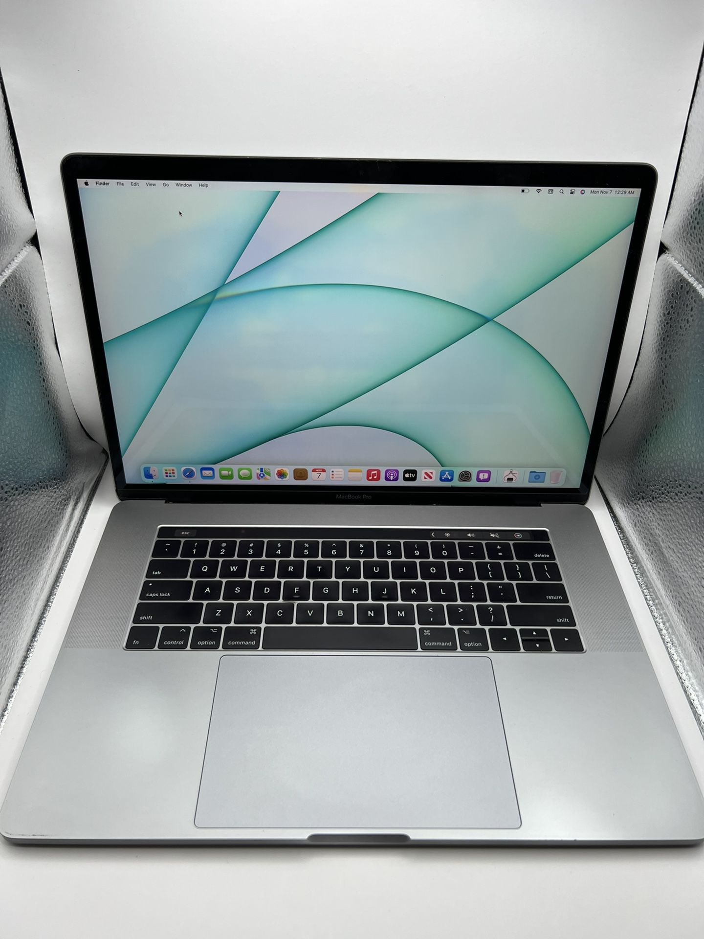 MacBook Pro A1707 MacBook Pro 2017 15” A1707 16GB ram 512GB SSD
