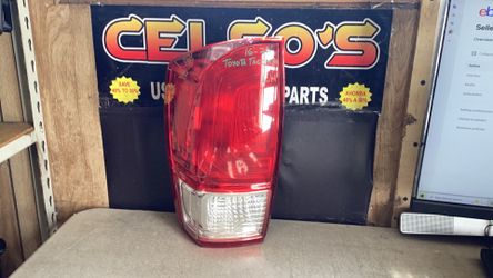 16 20 Toyota Tacoma LH Tail Light OEM. Chrome