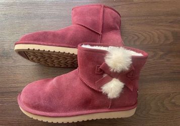 New Woman’s Boots UGG, Size 9us