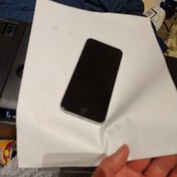 UNLOCKED IPHONE SE 2020 MODEL 