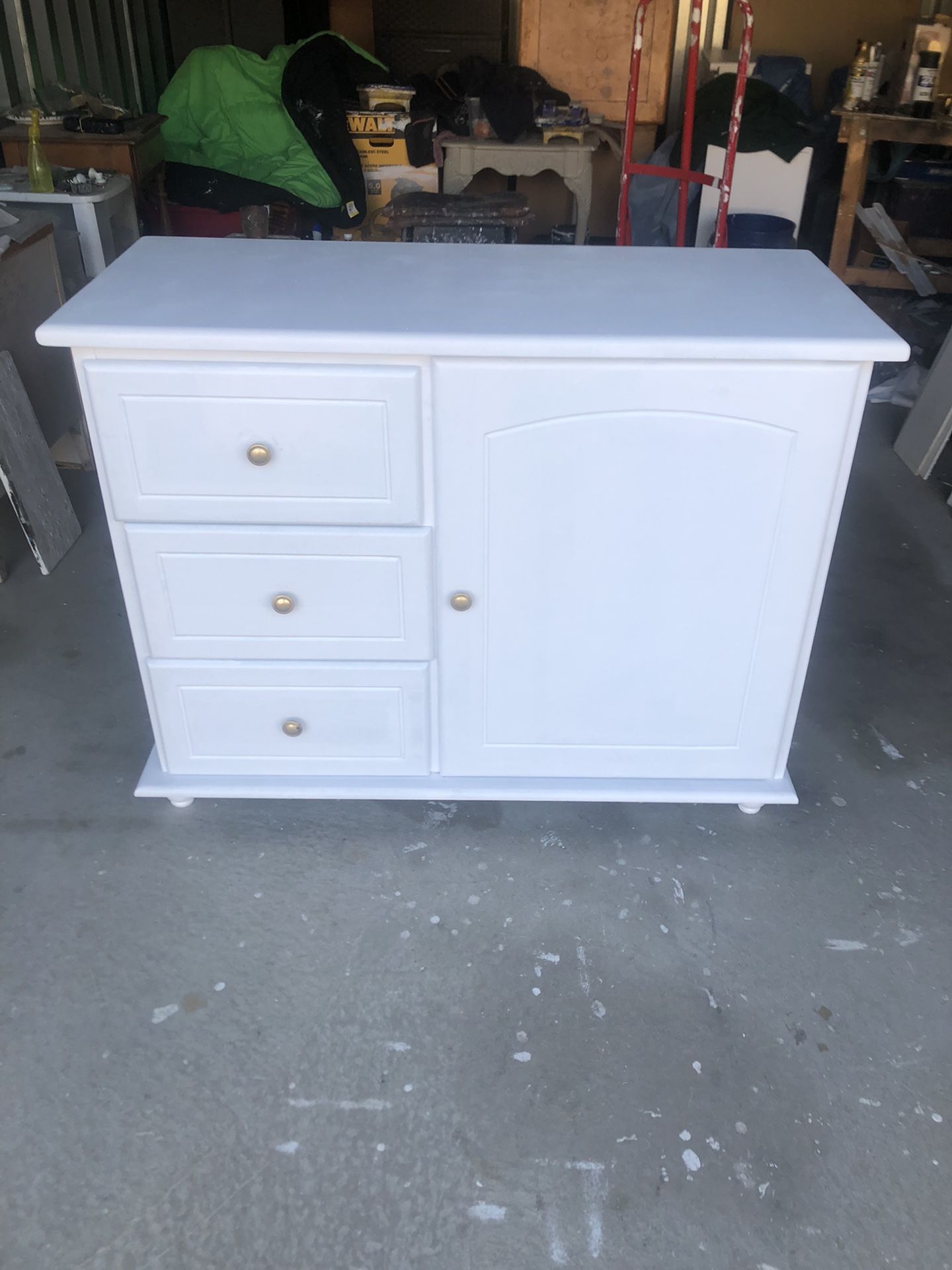 White 3 Drawer 1?door Dresser With Shelf