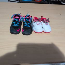 Tenis Nike de niña Talla 10 Minnie Mouse Talla 4 $20