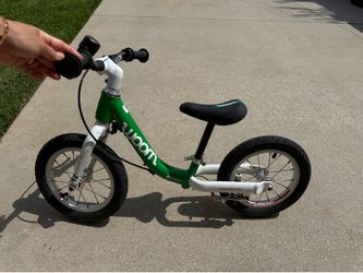 Woom 1 balance bike green