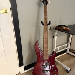 Mitchell MB200 Modern Rock Bass