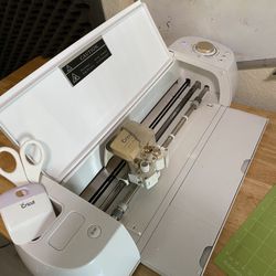 CRICUT 