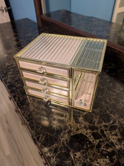 Jewelry box