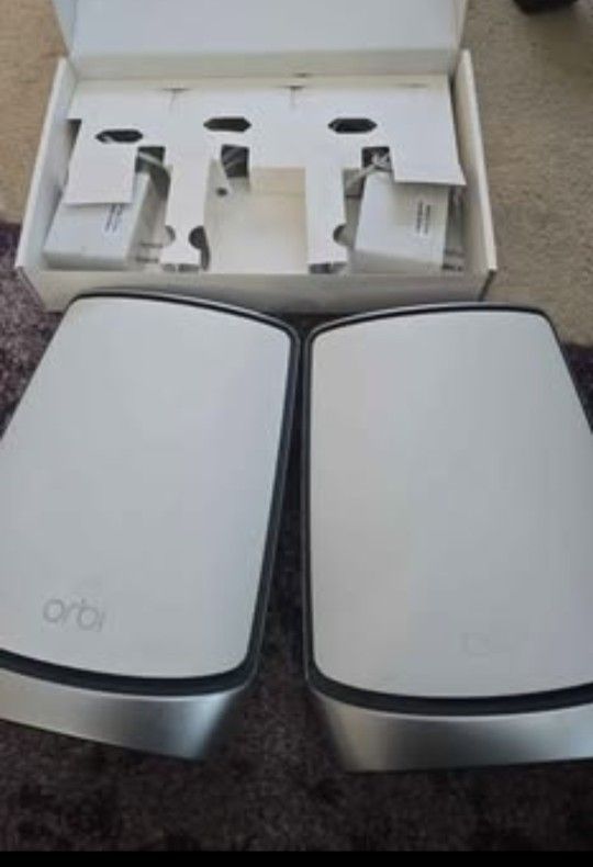 Orbi 850 Series Tri-band WiFi 6, 6Gbps, Router + Satellite
