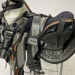 Nueva Montura Charra Bordada De Fuste Amplio 
