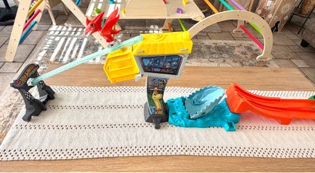 Hot wheels race track