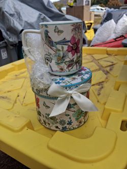 Floral Bird Ceramic Mug with Gift Tin