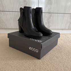 Brand New Ecco Boots