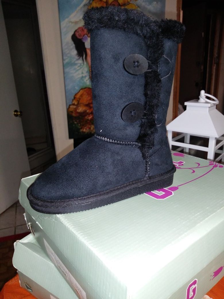 Girls boots 11c13c and 2 $10