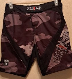 GRIPS men's MMA Diablo night Camo size Large ( 4 way grips stretch)