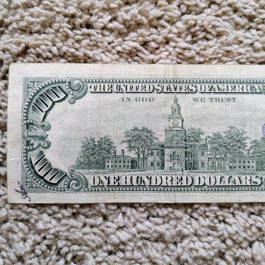 Vintage 1993 $100 dollar bill Federal Reserve Bank old US paper money ...