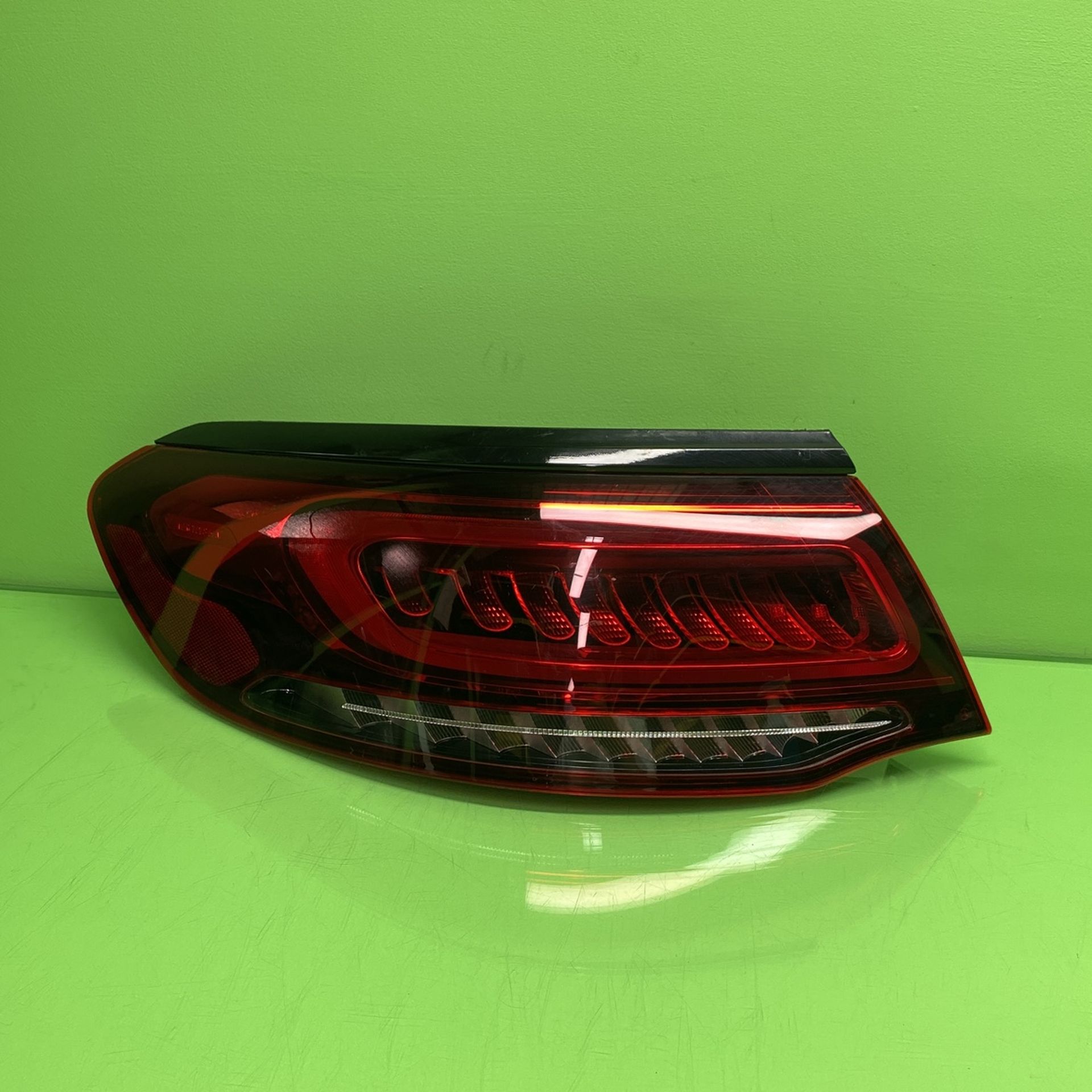 2020 2022 MERCEDES BENZ GLC CLASS GLC300 LEFT SIDE TAIL LIGHT OEM
