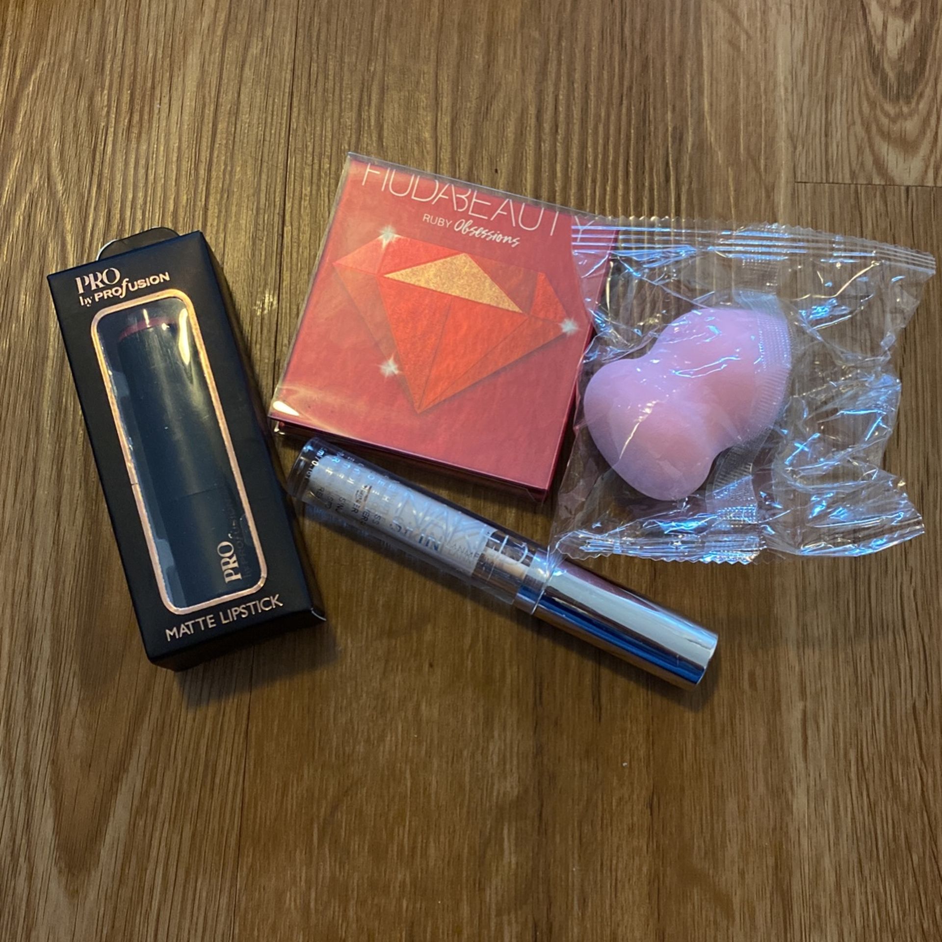 Bundle 8 Branded Makeup Lot