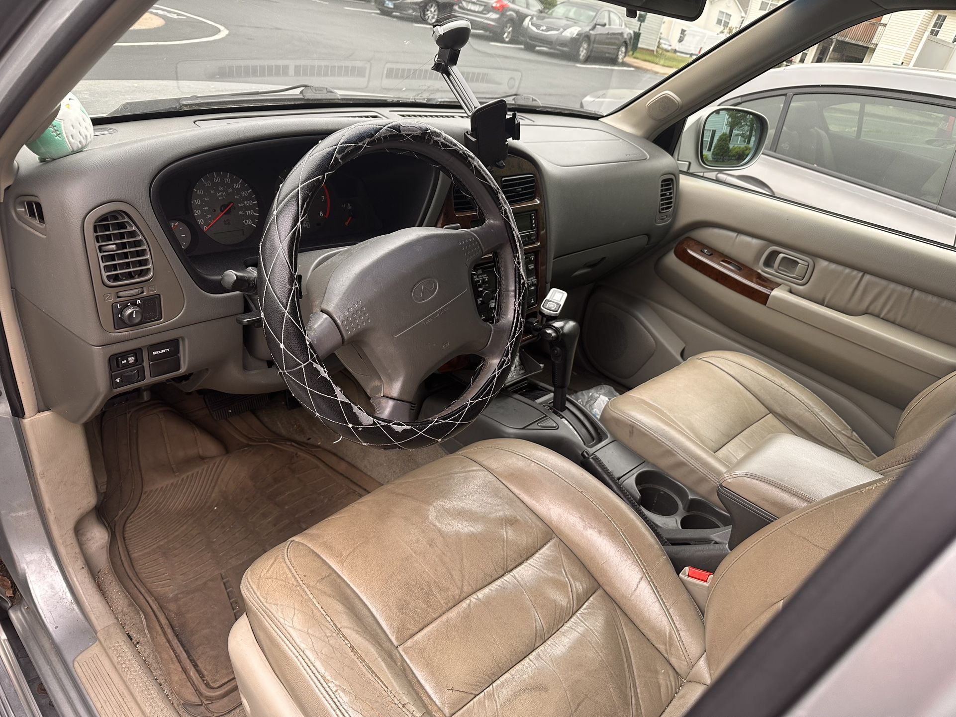2000 Infiniti QX4