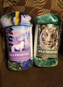 Plush Throw Blankets 50"×60" $15 Each Cobijas 50"×60" $15 c/u