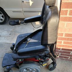 Quantum Q6 Edge Wheelchair 