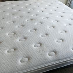 Simmons Beautyrest King Eurotop Mattress And Box Spring 🌙
