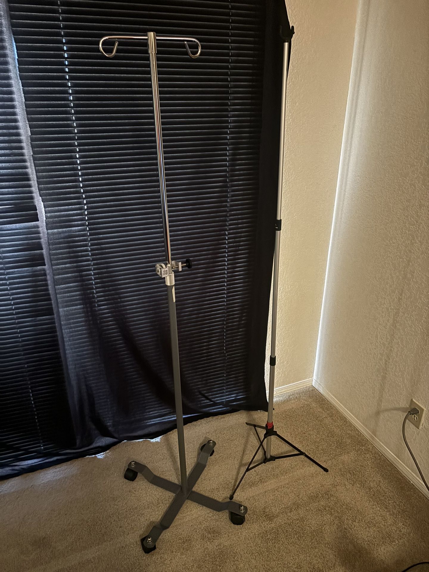 2 IV Poles