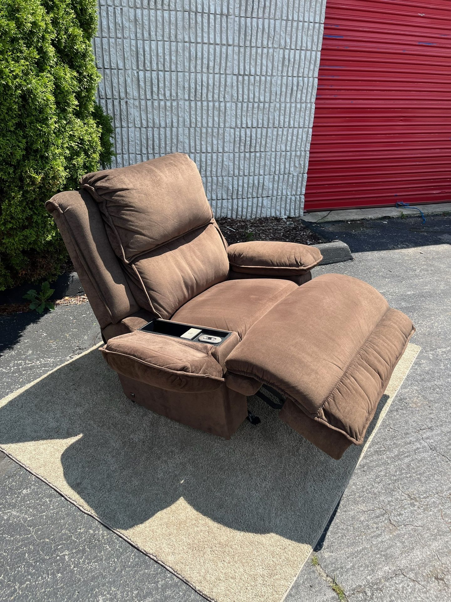 ArtVan Powered Massage Recliner W/ USB Ports