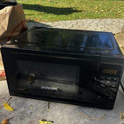 Proctor Silex 700W 0.6cu ft Countertop Microwave Oven Black: