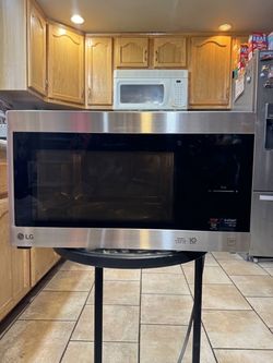 LG NeoChef Microwave