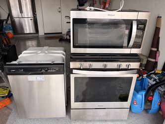Whirlpool Stainless Steel appliance package-Gas Range/Dishwasher/microwave