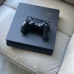PS4 With 3 Controllers 