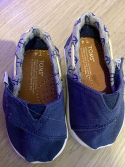 Toms kids size T4 $30