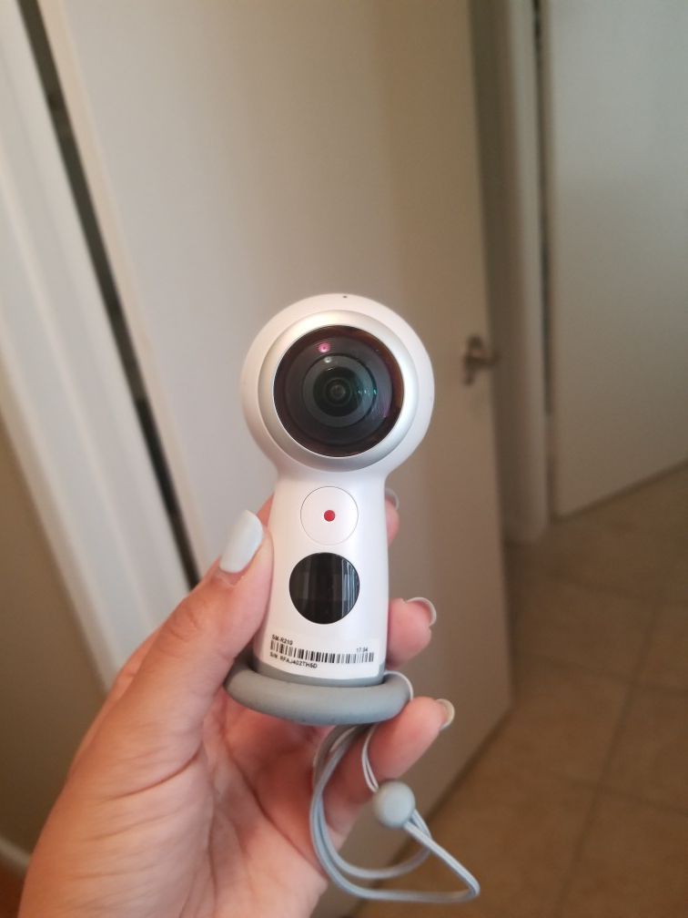 Samsung gear 360 camera