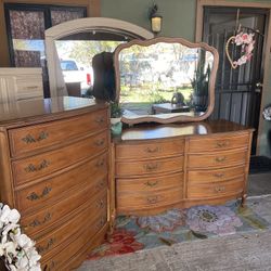 Gorgeous French Provincial Dixie Set 