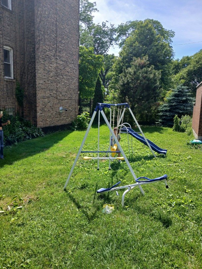 Kids Outdoor Swing Set
