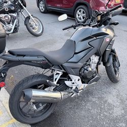 Honda CB500X 2016 with Givi top box trunk case