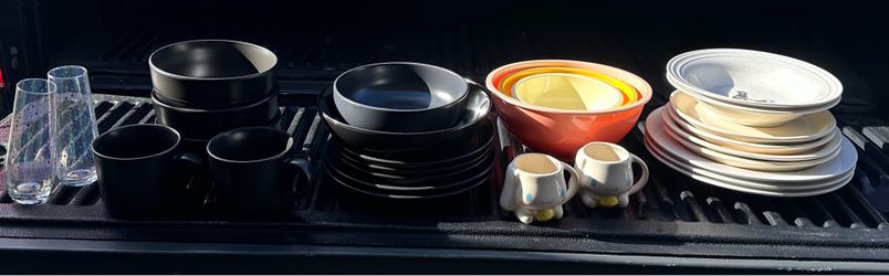 plates/bowls/cups