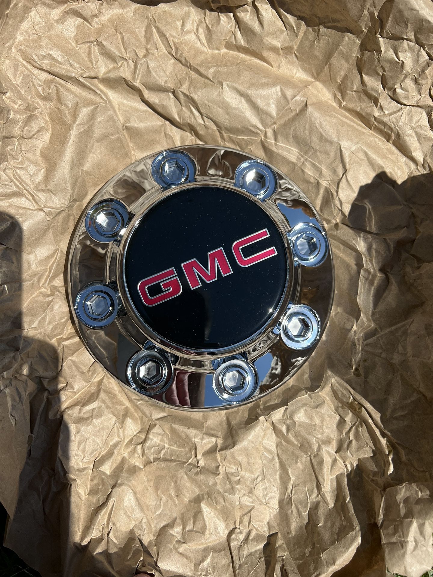 GMC K2500, Suburban NOS Center Caps